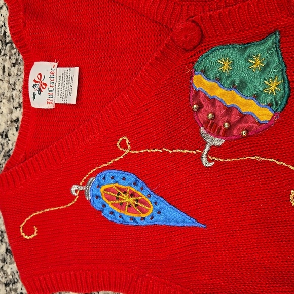 VTG. NUTCRACKER SLEEVELESS BUTTON-UP CHRISTMAS VEST. ORNAMENTS. SIZE LARGE. - Picture 5 of 10